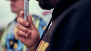 Un "șofer" de 18 ani, din Satu Mare, a fost lăsat să circule pe șoselele din județ, în ciuda faptului că se afla sub influența subtanțelor interzise.