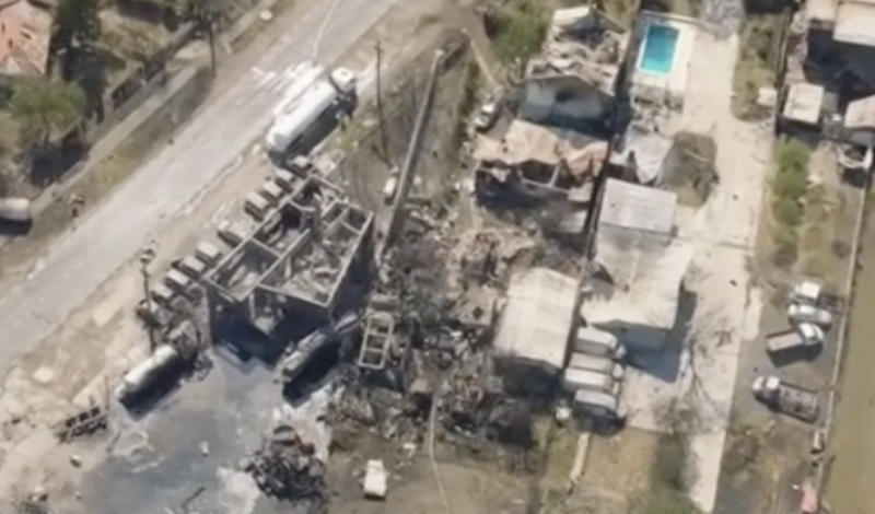 Peste o sută de jandarmi, trimiși pe câmpurile din Crevedia, pentru căutarea probelor în urma exploziei stației GPL