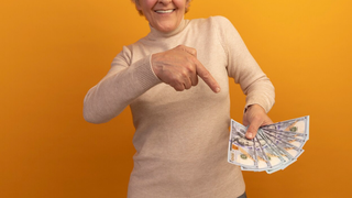  &Icirc;n această Ordonanță este prevăzută posibilitatea de a cumpăra vechimea &icirc;n muncă necesară ieșirii la pensie, p&acirc;nă la sf&acirc;rșitul anului următor.