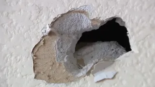 A v&acirc;ndut o casă care stătea să se dăr&acirc;me, pentru o sumă uriașă. Nimeni nu a crezut-o că va reuși. Femeia a &icirc;ncasat 590.000 de dolari cash &icirc;ntr-o săptăm&acirc;nă