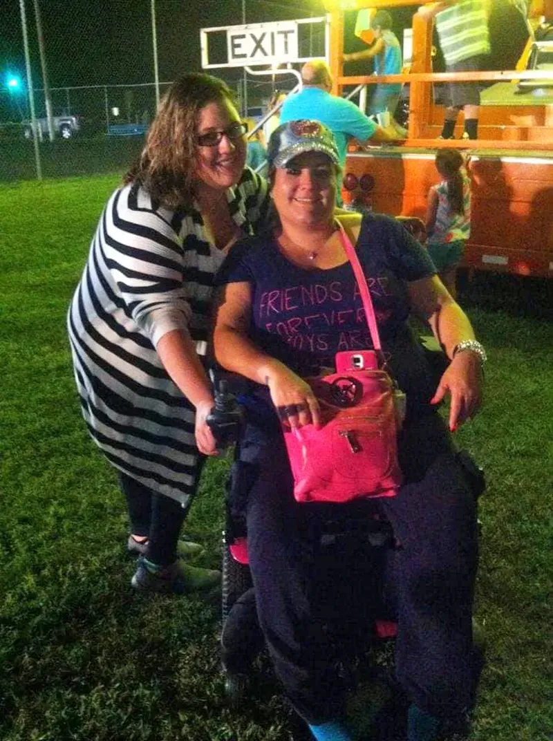 O femeie din SUA a murit într-un mod îngrozitor, după ce mașina sa a rămas fără benzină pe autostradă Tânăra paralizată a murit din cauza căldurii din autoturism