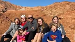 O fost influenceriță, ajunsă celebră pentru clipurile cu familia sa, a ajuns &icirc;n spatele gratiilor. Femeia a fost arestată pentru abuz asupra copiilor