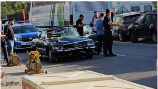 Autoturismul pe care &icirc;l conducea adolescentul era o mașină de colecţie, decapotabiă, a cărui valoare de piaţă este estimată la 50.000 de euro.