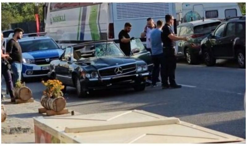 Autoturismul pe care îl conducea adolescentul era o mașină de colecţie, decapotabiă, a cărui valoare de piaţă este estimată la 50.000 de euro.