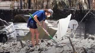 Agenția Federală pentru Managementul Situațiilor de Urgență (Fema) a oferit o plată inițială de 700 de dolari pentru nevoi imediate.