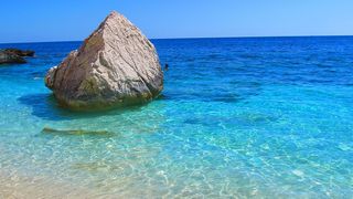 Turiștii se pot confrunta chiar cu &icirc;nchisoarea dacă sunt condamnați pentru furt cu circumstanța agravantă de a fi furat un bun de utilitate publică. 