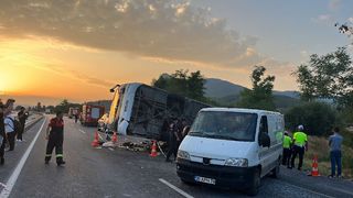 VIDEO. Un autocar plin cu nuntași s-a răsturnat. Cel puțin 6 morți și 43 de răniți