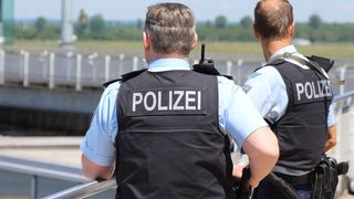 "De ce nu vorbești în rusește?!" Copil ucrainean de 10 ani, aruncat de un bărbat de pe un pod, în Germania