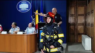 VIDEO. Moment inedit la conferința de presă a lui Raed Arafat. De ce a apărut un pompier în fața șefului DSU?