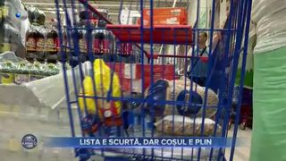 VIDEO - Lista e scurtă, dar coșul e plin. Cumpăratul impulsiv, tot mai des întâlnit