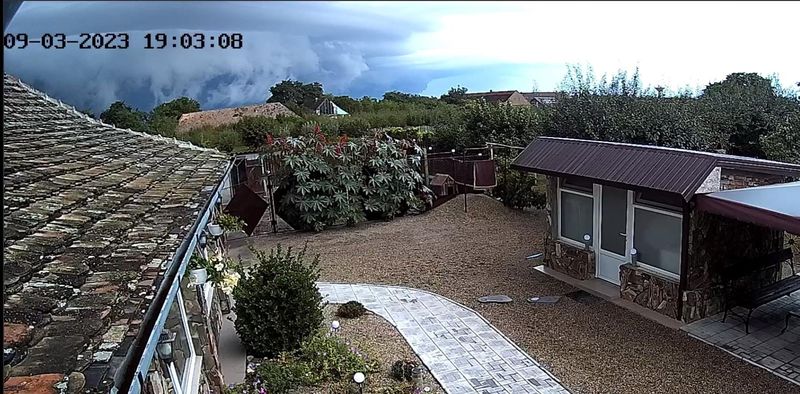 Fenomen meteo deosebit surprins la Arad. Localnicii au rămas cu gura căscată. Imaginile zilei!