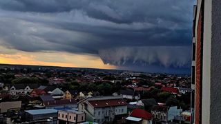 FOTO. Fenomen meteo deosebit surprins la Arad. Localnicii au rămas cu gura căscată. Imaginile zilei!