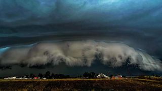 Fenomen meteo deosebit surprins la Arad. Localnicii au rămas cu gura căscată. Imaginile zilei!