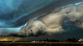 Fenomen meteo deosebit surprins la Arad. Localnicii au rămas cu gura căscată. Imaginile zilei!