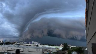 Fenomen meteo deosebit surprins la Arad. Localnicii au rămas cu gura căscată. Imaginile zilei!