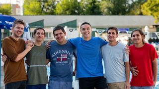 EXCLUSIV - David Popovici își donează ziua de naștere. Povestea impresionantă a celor cinci frați muzicieni crescuți doar de mamă:  Riscă să rămână fără locuință