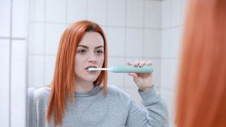 Ce poți face pentru a-ți îmbunătăți sănătatea dentară