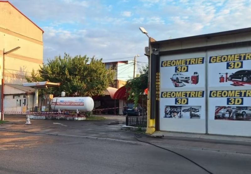 Sâmbătă seara, pompierii bucureșteni au declanșat o perdea de apă asupra unei butelii de GPL de la o stație de pe strada Energeticienilor din București