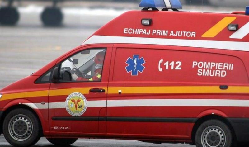 O femeie în vârstă de 44 de ani din Botoșani a ajuns la spital după ce s-a prăbușit pe ringul de dans la o nuntă