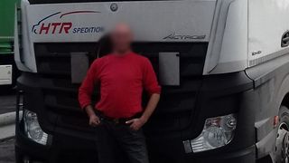 Un bărbat din județul Vaslui a sunat la 112 pentru a anunța că se sinucide. Acesta a fost găsit spânzurat într-o râpă. „Veniți peste jumătate de oră, la adresa următoare, că acolo veți găsi...”