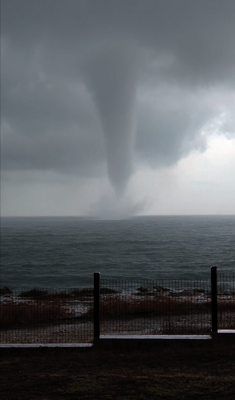 Un fenomen meteorologic deosebit a fost surprins în Marea Neagră