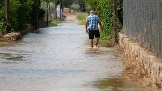 Precipitațiile abundente s-au atenuat luni dimineață, ceea ce a determinat biroul meteorologic de stat, Aemet, să reducă nivelul de alertă pentru regiunea Madrid de la roșu la galben.&nbsp;