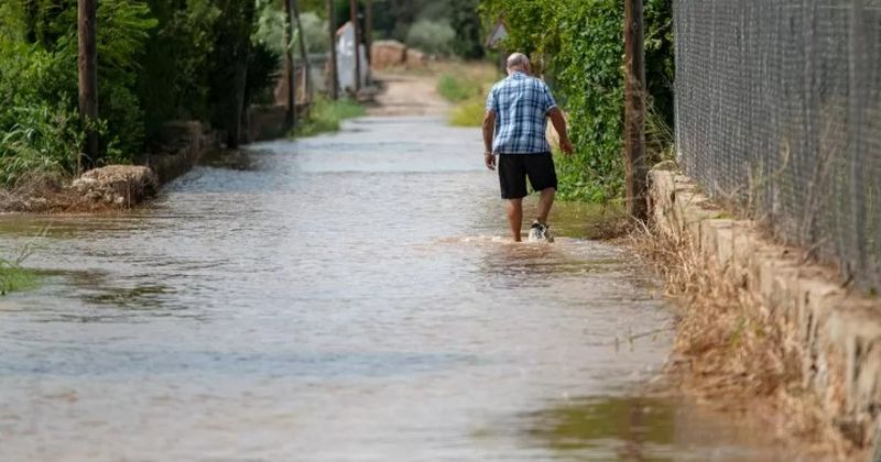 Precipitațiile abundente s-au atenuat luni dimineață, ceea ce a determinat biroul meteorologic de stat, Aemet, să reducă nivelul de alertă pentru regiunea Madrid de la roșu la galben. 