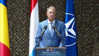 Președintele Klaus Iohannis și premierul Luxemburgului au discutat cu militarii NATO de la baza Cincu
