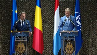 Președintele Klaus Iohannis și premierul Luxemburgului au discutat cu militarii NATO de la baza Cincu