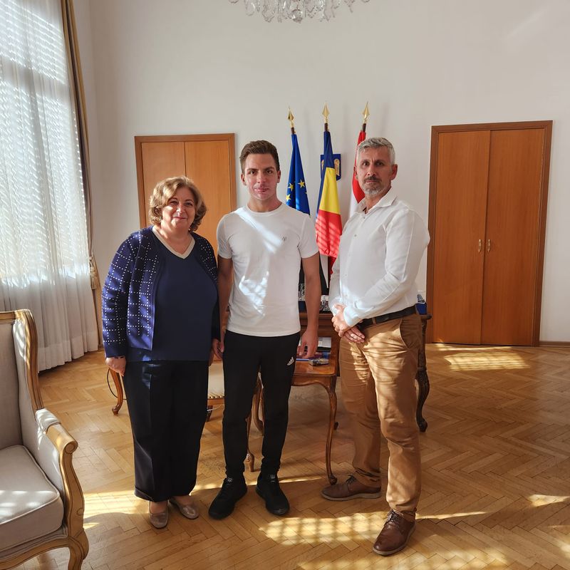 Primul pompier român transferat în străinătate în urma exploziilor de la Crevedia revine în țară. Tânărul își dorește să se întoarcă la muncă