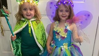 Doi frați s-au stins din viață la doar 4 ani, &icirc;mbrățișați. Micuții s-au sufocat &icirc;n lada &icirc;n care depozitau jucăriile. "Mami, i-am găsit! Dorm &icirc;n cutia de jucării&rdquo;