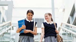 Uniforma obligatorie ar putea reveni &icirc;n școlile din Rom&acirc;nia. Ce spun părinții: &bdquo;Statul vrea uniformă? Să bugeteze&rdquo;