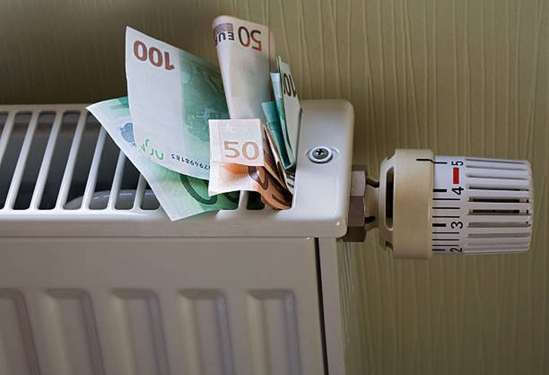 Ei sunt românii care vor plăti facturi mai mari începând cu această iarnă. Scad subvențiile la energie