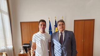 Radu, un pompier în vârstă de 28 de ani care lucrează la Detașamentul Mihai Vodă din București, a povestit într-un interviu acordat reprezentanților Ambasadei României în Austria că și-ar fi dorit mai mult să meargă la Bruxelles în loc să se întoarcă acas