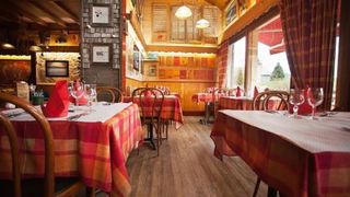 Cum arată singurul loc de pe Păm&acirc;nt &icirc;n care dormi cu capul &icirc;ntr-o țară și cu picioarele &icirc;n alta? Unde se află?