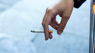 După ce a trimis o cerere de prietenie pe rețelele sociale, o fată de 12 ani a fost arsă cu o țigară, de o altă minoră.