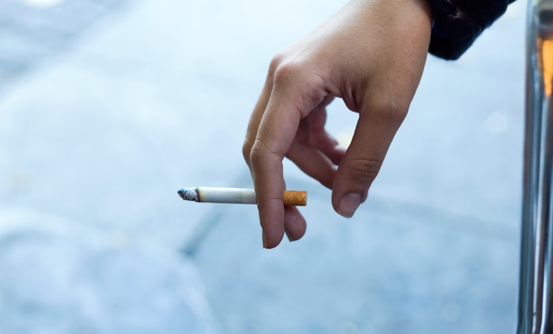 După ce a trimis o cerere de prietenie pe rețelele sociale, o fată de 12 ani a fost arsă cu o țigară, de o altă minoră.