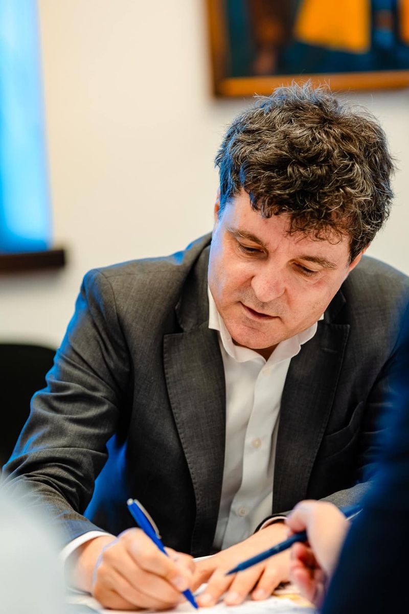 Primarul Capitalei, Nicușor Dan, a declarat că va mai dura doi sau trei ani până când bucureștenii nu vor mai trebui să își facă griji pentru căldură și apă caldă