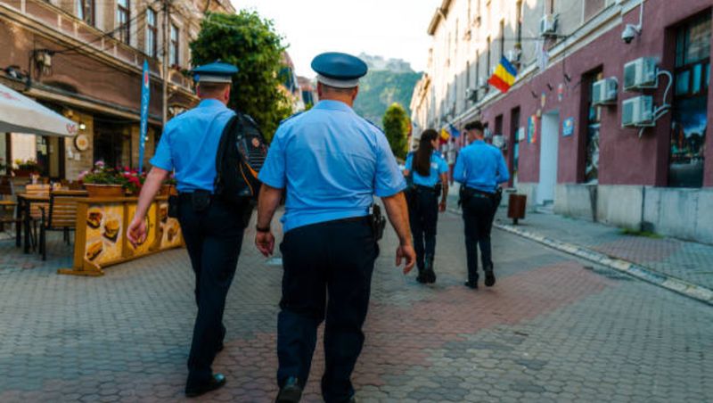 Un fost polițist din Brașov a fost prins în flagrant transportând droguri. Bărbatul era cunoscut de cetățeni pentru activitățile ilegale