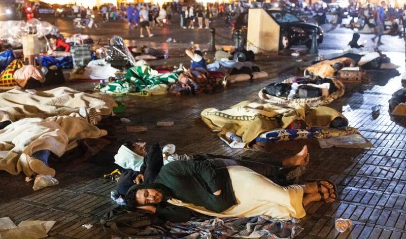 Peste 300 de persoane au fost raportate ca fiind rănite în urma cutremurului.