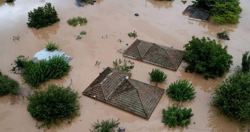 Bilanțul victimelor a crescut la 10 morți și cel puțin patru persoane sunt date dispărute.