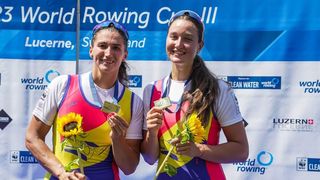 Simona Radiş şi Ancuţa Bodnar