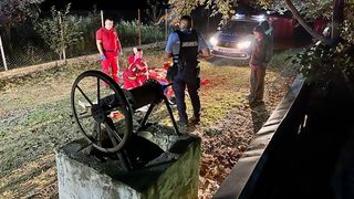 O femeie din Botoșani s-a aruncat &icirc;ntr-o f&acirc;nt&acirc;nă după ce a sunat la Poliție. Ea ar fi suferit de o afecțiune psihică și nu și-ar fi luat tratamentul