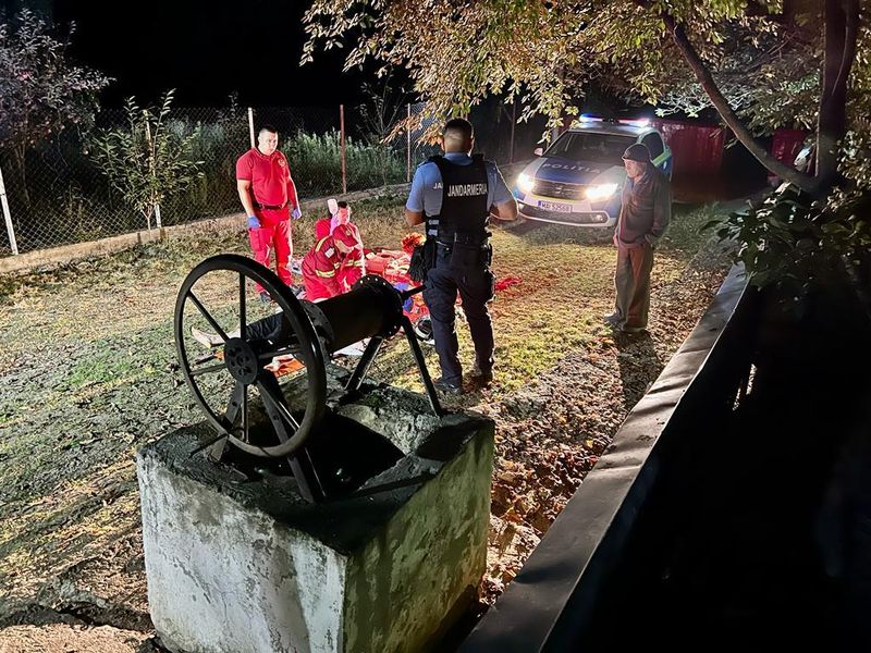 O femeie din Botoșani s-a aruncat într-o fântână după ce a sunat la Poliție. Ea ar fi suferit de o afecțiune psihică și nu și-ar fi luat tratamentul