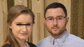 Alexandra Ivanov, t&acirc;năra mamă moartă la maternitatea din Botoșani și-ar fi sărbătorit astăzi ziua de naștere. &Icirc;n locul urărilor, familia Alexandrei se roagă pentru ea și luptă pentru a-i face dreptate.