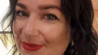 O mămică de 39 de ani a crezut că a intrat în menopauză, dar a primit un diagnostic devastator