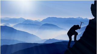 Un alpinist a supraviețuit unei căderi de 600 de metri cu răni minore: ”Este excepțional de norocos că este în viață"