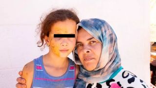 Bucuria și tristețea unei mame din Maroc: fiica ei de 10 ani a fost scoasă de sub dărâmături, dar băiatul său nu a supraviețuit