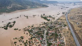 Pe măsură ce planeta se &icirc;ncălzește, atmosfera conține mai mulți vapori de apă, ceea ce crește riscul de precipitații abundente &icirc;n unele părți ale lumii, &icirc;n special &icirc;n Asia, Europa de Vest și America Latină.