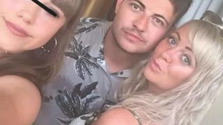 Leah Rogers, &icirc;n v&acirc;rstă de 17 ani, a fost lovită de ceea ce credea că este un caz grav de amigdalită la c&acirc;teva zile după ce a ajuns acasă la Briton Ferry, &icirc;n Țara Galilor, de la Palma Nova din Mallorca